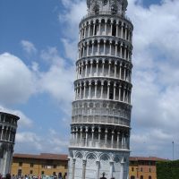 Frontalansicht - Schiefe Turm bzw. Torre di Pisa genannt