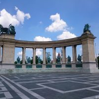 02/14 - Budapest - Großer Platz mit berühmten Stauen (Hosök tere)